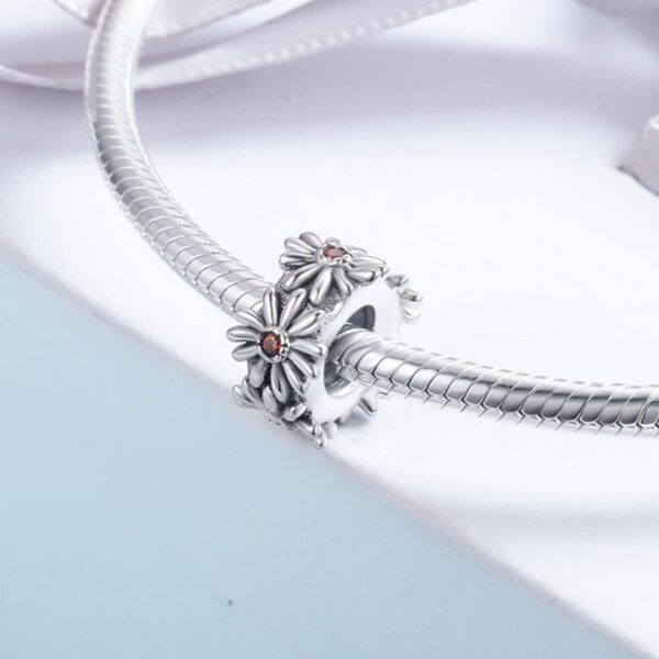 The Daisy Chain Charm - Image 3