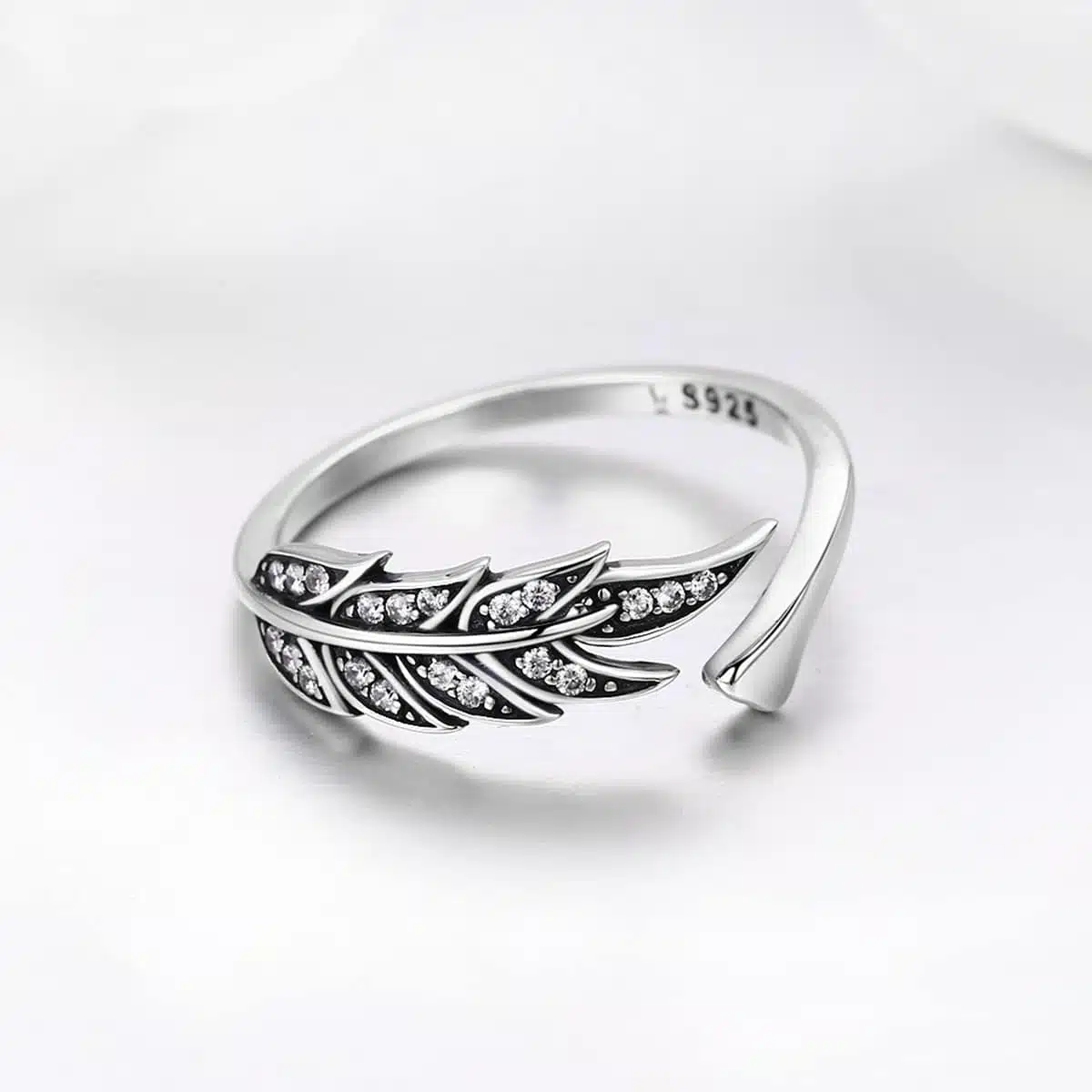 Gorgeous Leaves Ring - Image 2