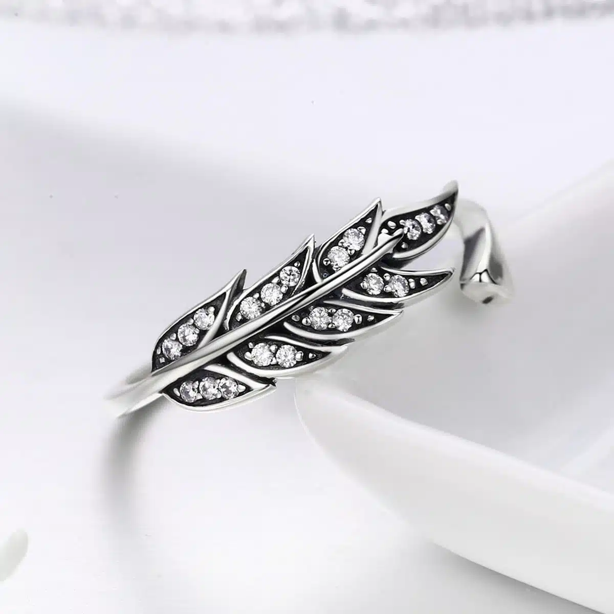 Gorgeous Leaves Ring - Image 3