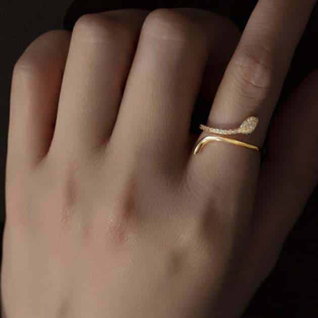 Shiny Snake Ring (Gold Plated)