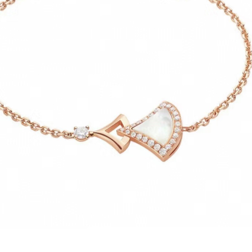 Skirt Mother of Pearl Bracelet (Rose Gold)