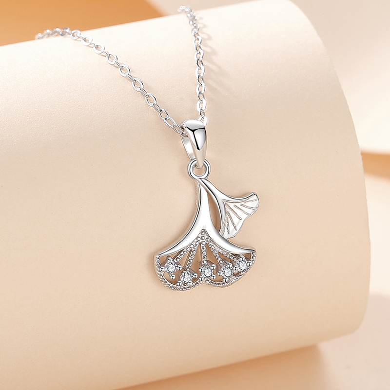 Shiny Ginkgo Leaf Necklace