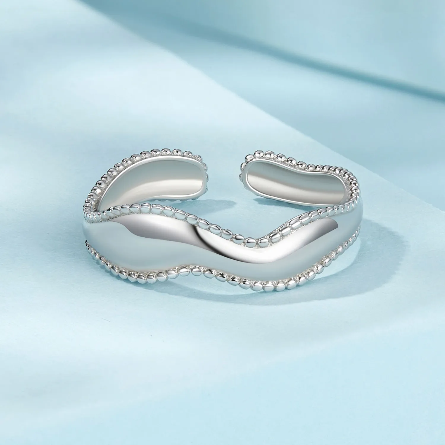 Solid Wave Ring